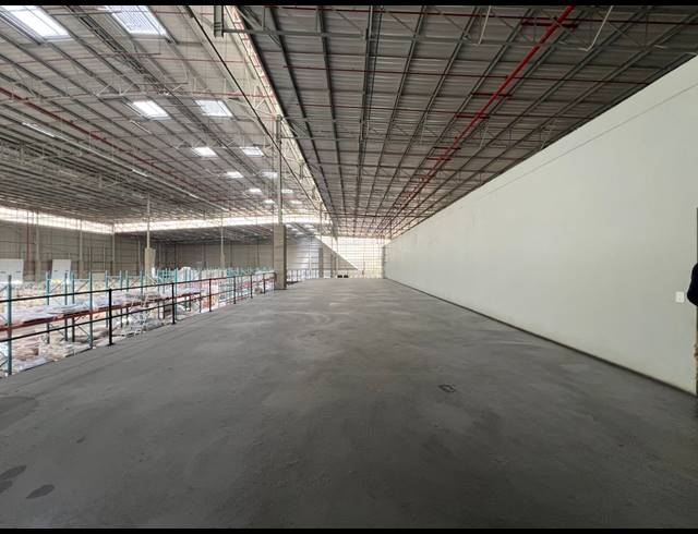 7,599M² WAREHOUSE TO LET IN LOUWLARDIA
